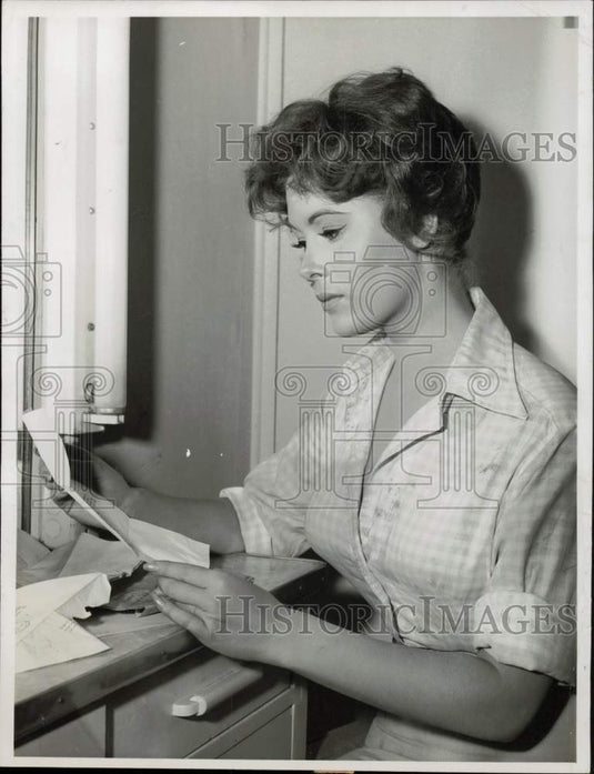 1960 Press Photo Actress Jill St. John on the set of 