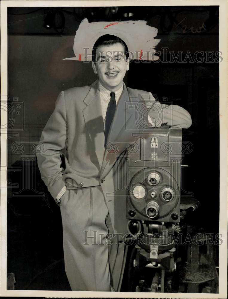 1956 Press Photo Ernie Kovacs of &quot;The Ernie Kovacs Show&quot; on NBC - kfx05487- Historic Images