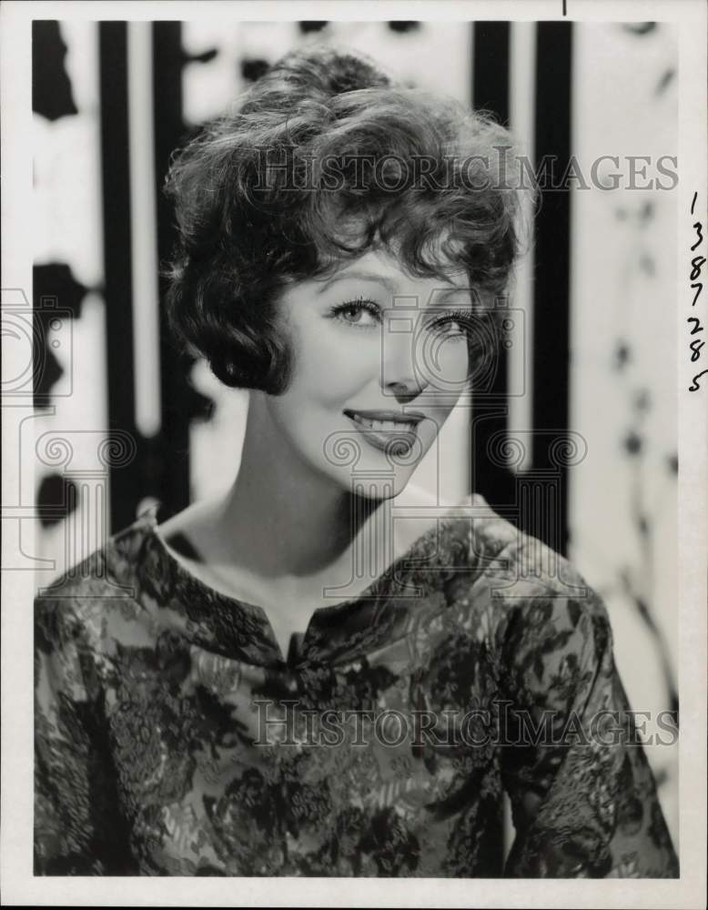 Press Photo Loretta Young, star and hostess of &quot;The Loretta Young Theatre&quot; NBC- Historic Images