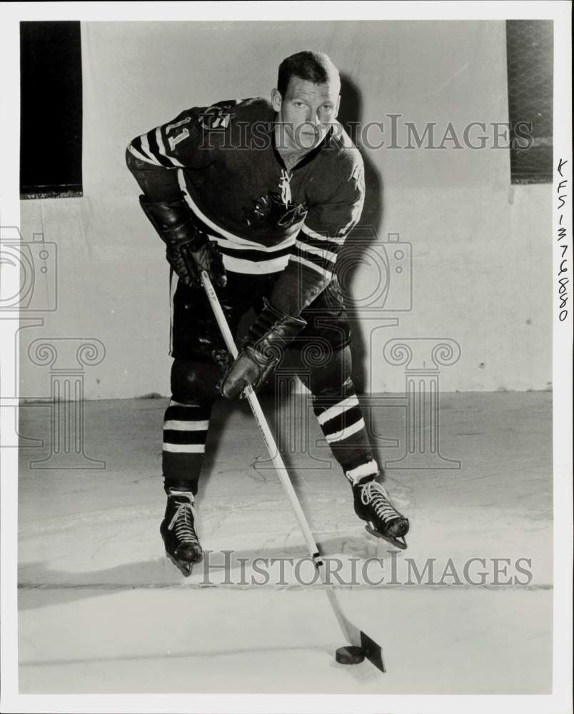 Press Photo Bill Hay, Center for the Chicago Blackhawks Hockey Team - kfx07448- Historic Images