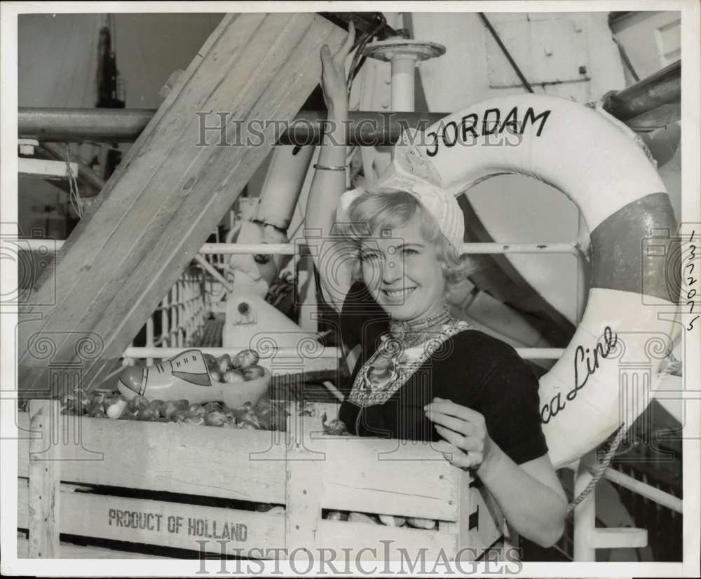 Press Photo Dutch Tulip Queen Leni Quant in Hoboken, New Jersey - kfx07778- Historic Images