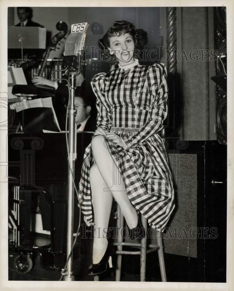 1939 Press Photo CBS radio performer Mary Martin - kfx10281- Historic Images