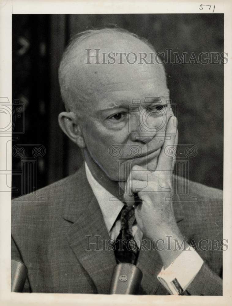 1957 Press Photo President Eisenhower at news conference in Washington, D.C.- Historic Images