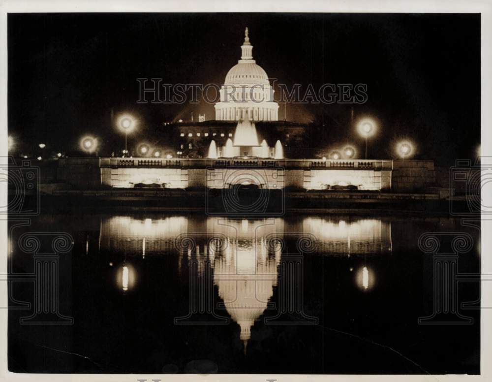 1961 Press Photo Night view of U.S. Capitol reflected in the water in Washington- Historic Images