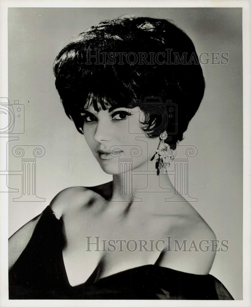 1966 Press Photo Jo Dee Kinnard of the &quot;Les Silhouettes&quot; in Las Vegas, NV.- Historic Images