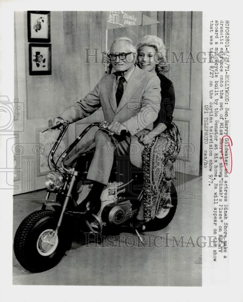 1971 Press Photo Senator Barry Goldwater and Dinah Shore on &quot;Dinah&#39;s Place&quot;- Historic Images