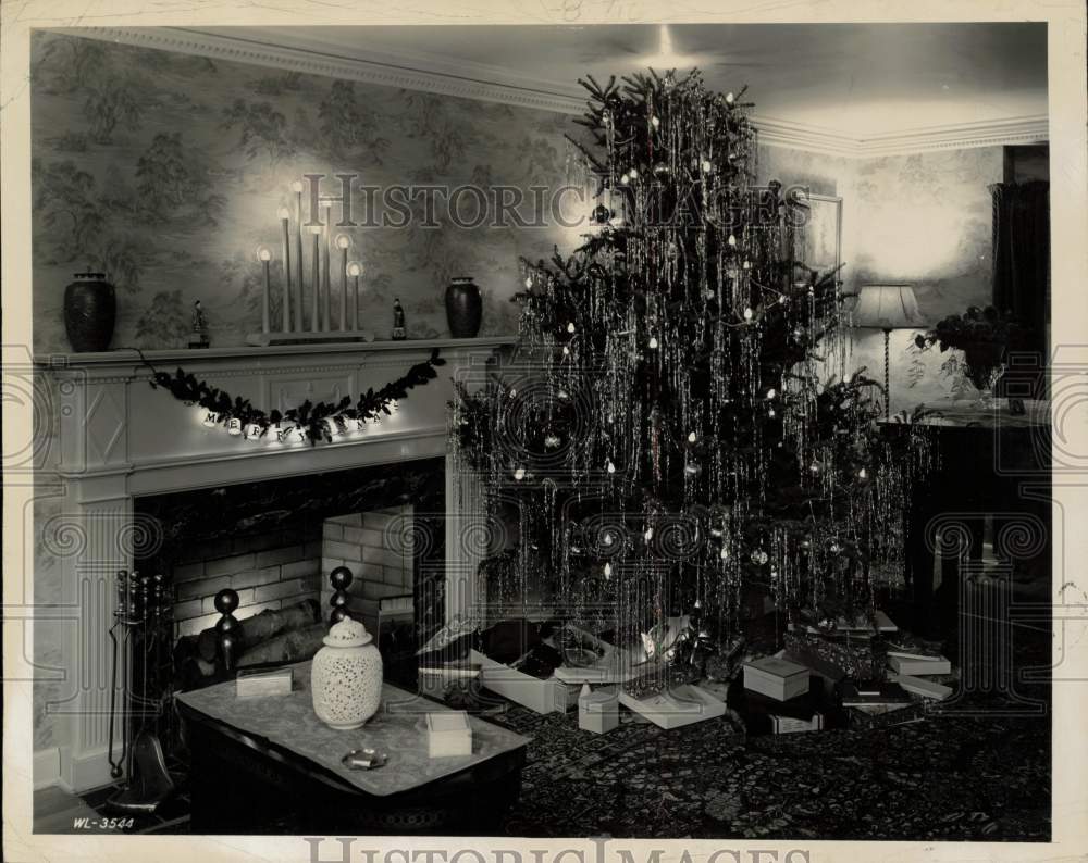 Press Photo Living Room Decorated with Christmas Tree - kfx16677- Historic Images
