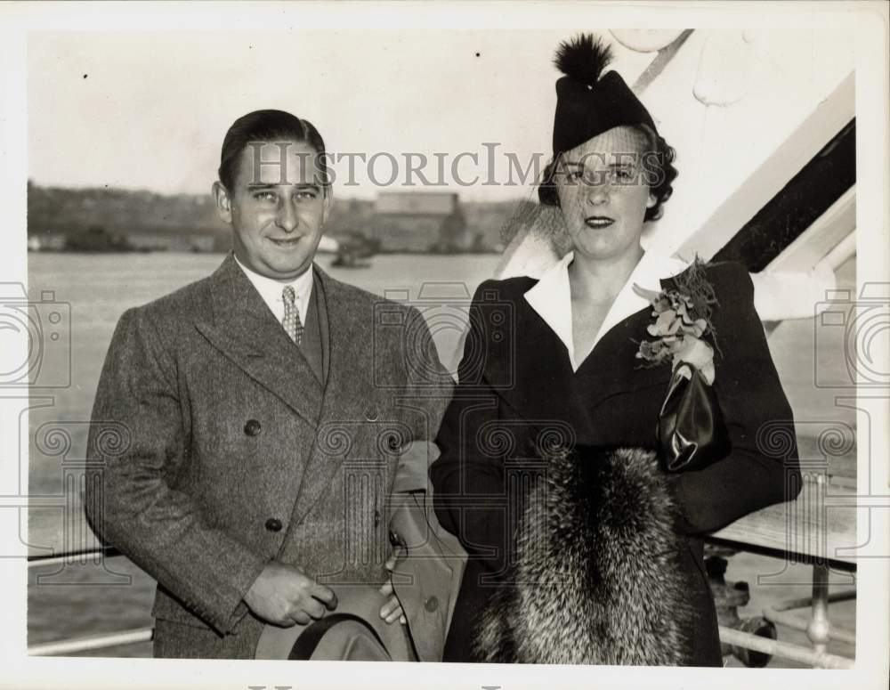 1938 Press Photo Ernst Stinnes and Wife on the S.S. Bremen Boat to New York- Historic Images