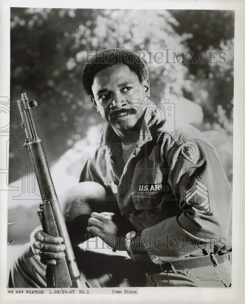 1967 Press Photo Actor Ivan Dixon of &quot;Hogan&#39;s Heroes&quot; - kfx17828- Historic Images