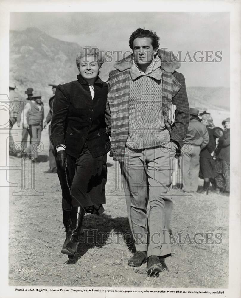 1952 Press Photo Shelley Winters and Vittorio Gassmann in Douglas, Arizona- Historic Images