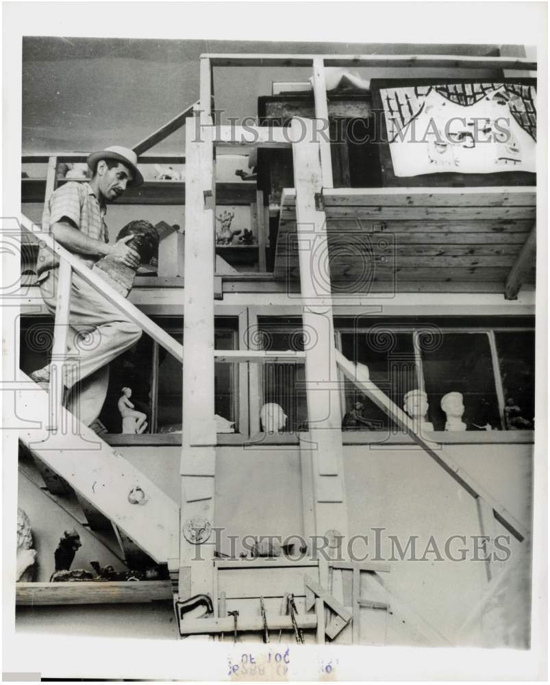 1963 Press Photo Sculptor Yuri Metlyansky Works in House of 100 Studios- Historic Images