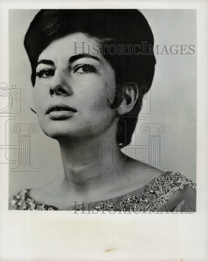 1964 Press Photo Former Empress of Iran in Autobiography Book &quot;Soraya&quot;- Historic Images