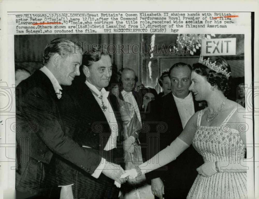 1962 Press Photo Queen Elizabeth II with Peter O&#39;Toole and Movie Executives- Historic Images