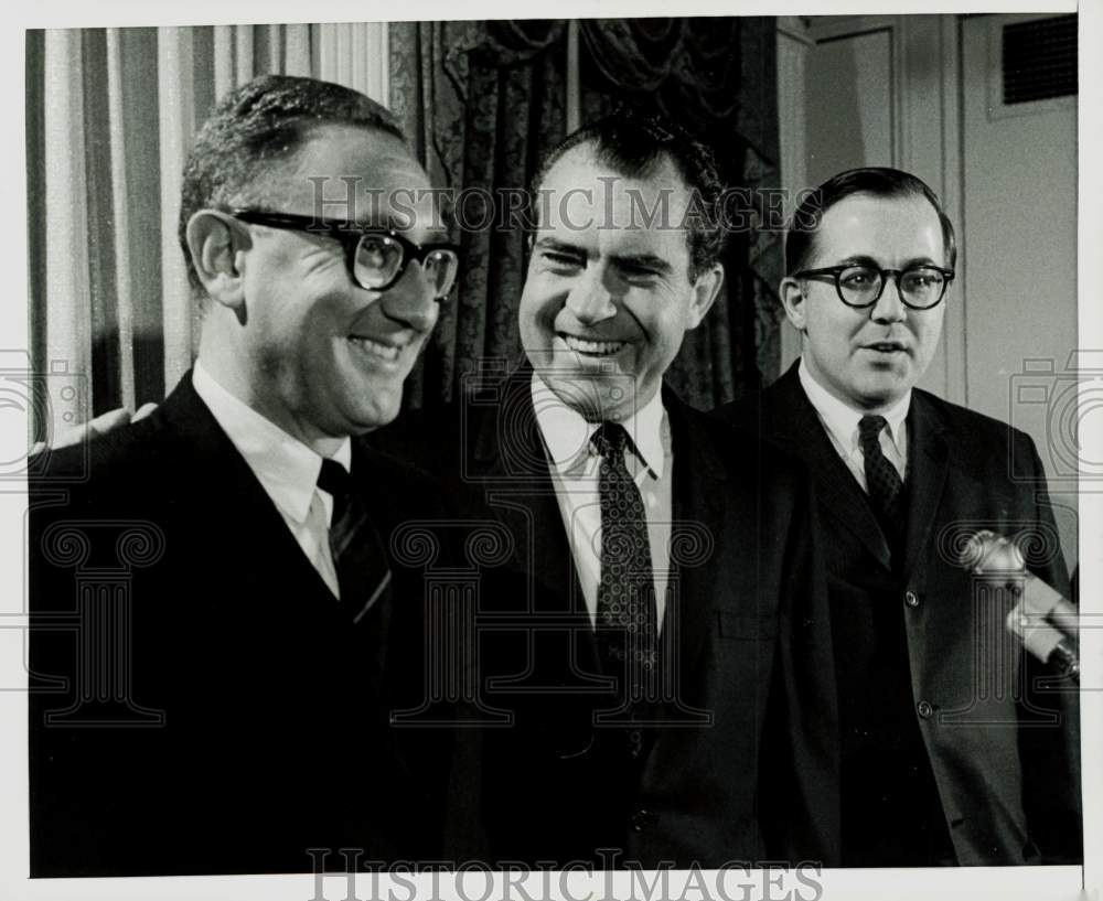 1968 Press Photo President-elect Richard M. Nixon with appointees in New York- Historic Images