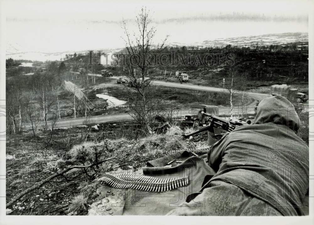 1968 Press Photo Canadian Soldier at Battle Post for &quot;Polar Express&quot; Exercise- Historic Images