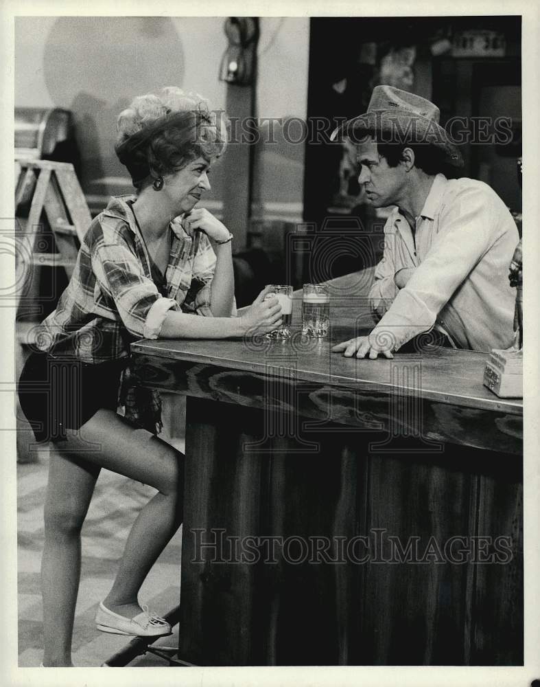 Press Photo Polly Holliday and Geoffrey Lewis starring in &quot;Flo&quot; - kfx26553- Historic Images