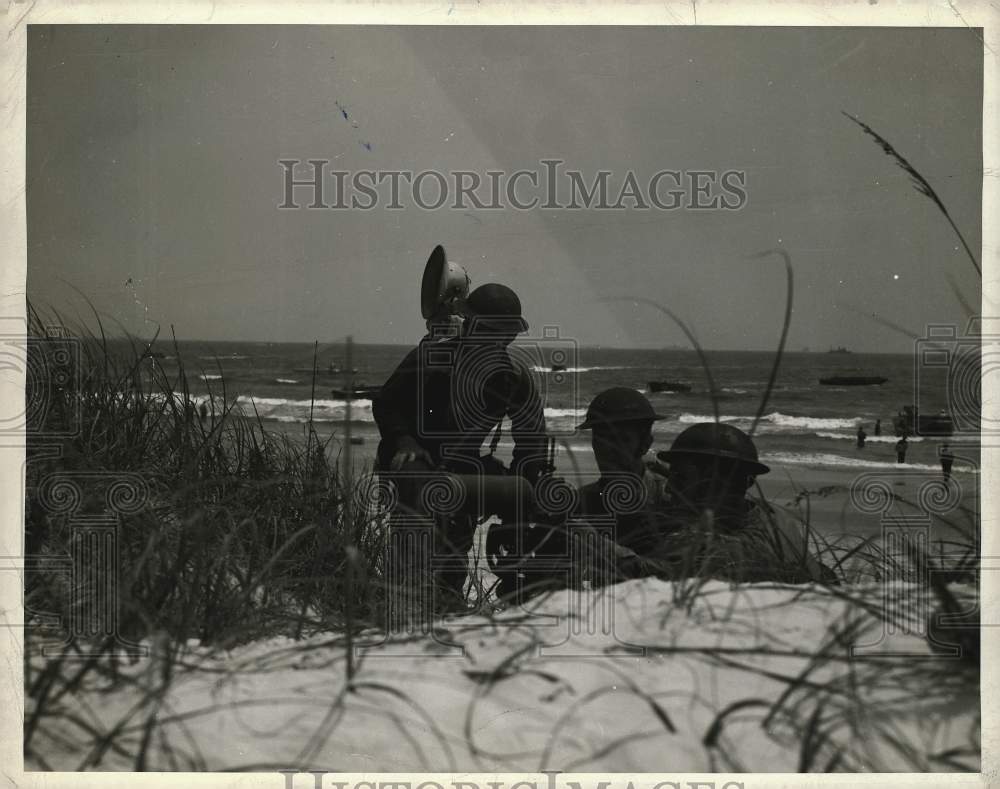 Press Photo US Marines on shore after invasion landing. - kfx27106- Historic Images