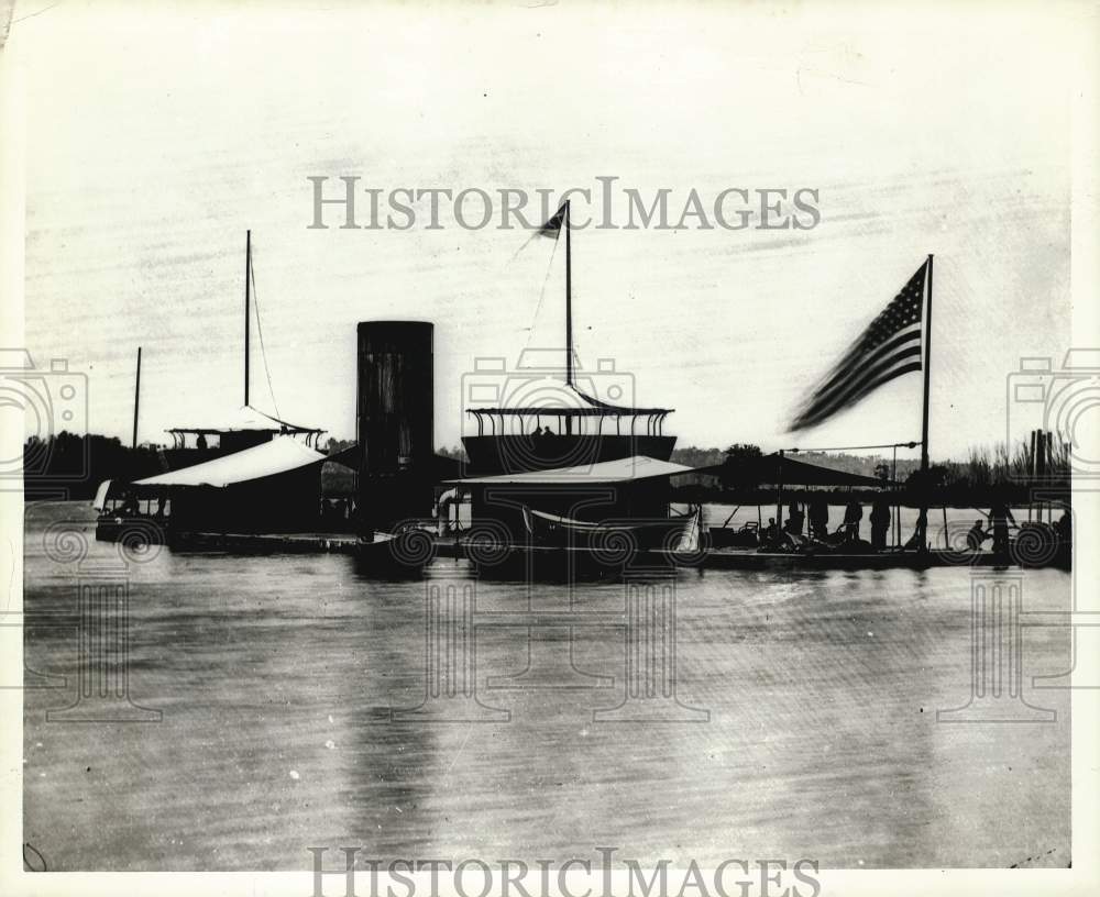 Press Photo Soldiers gathered under American flag. - kfx27114- Historic Images