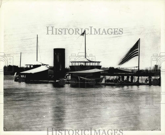 Press Photo Soldiers gathered under American flag. - kfx27114- Historic Images