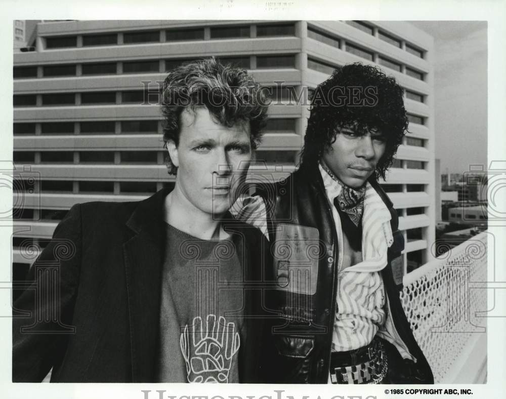 1985 Press Photo Nicholas Campbell and Stoney Jackson on &quot;The Insiders&quot;- Historic Images