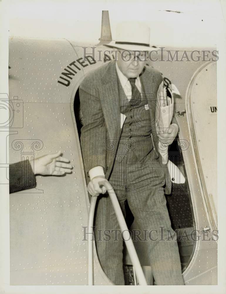 1935 Press Photo Editor Arthur Brisbane Arrives in San Francisco by Air- Historic Images