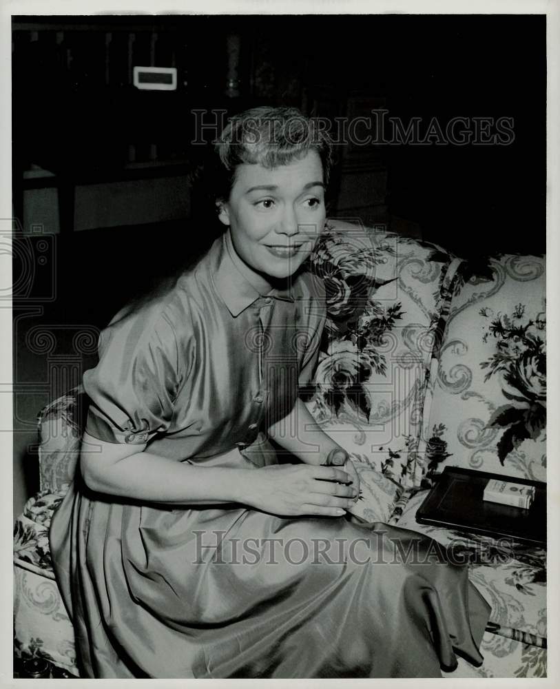 Press Photo Actress Jane Wyman on &quot;The Jane Wyman Show&quot; - kfx28953- Historic Images