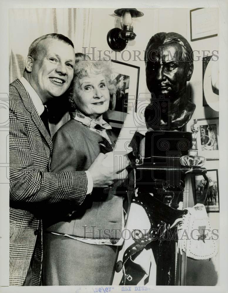 Press Photo Woman and Young Man pose with Statue of Bust - kfx29398- Historic Images