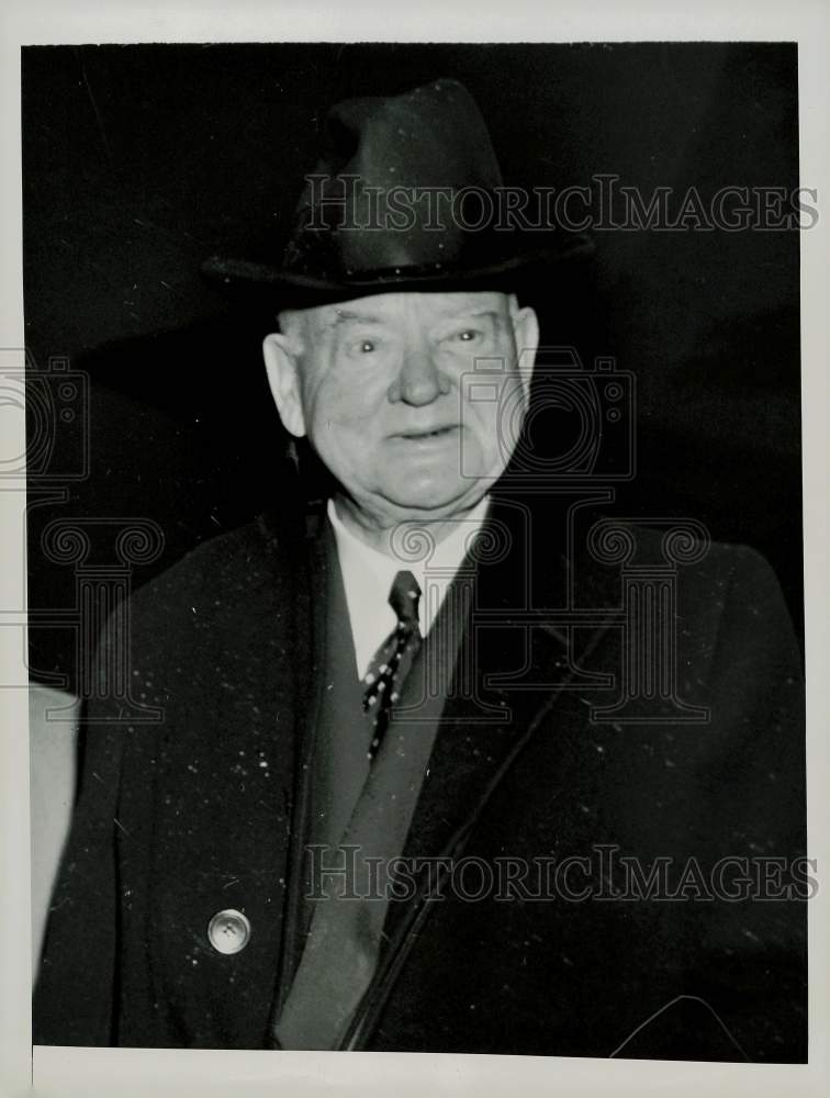 1955 Press Photo Former President Herbert Hoover arrives in Washington, D.C.- Historic Images