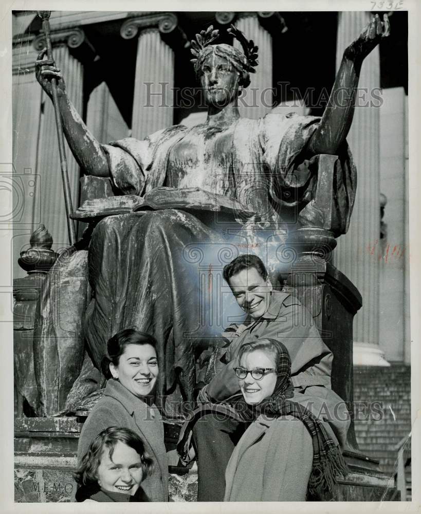 1957 Press Photo Columbia University Instructor Charles Van Doren with Students- Historic Images