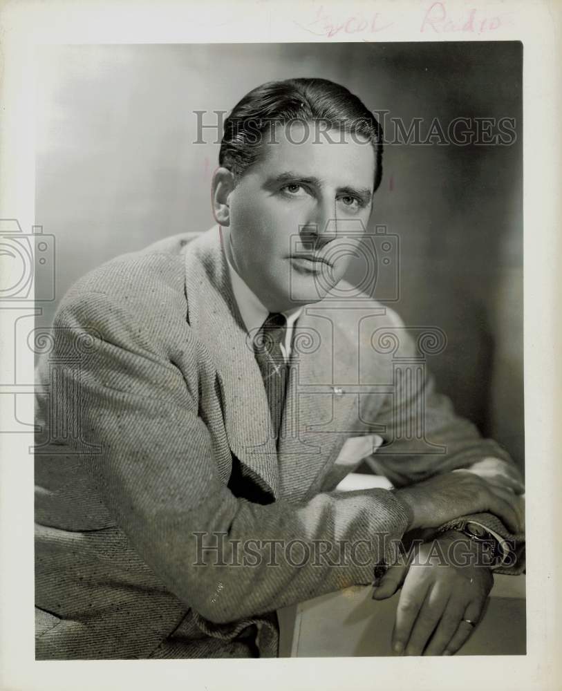 1945 Press Photo Meredith Willson in &quot;Maxwell House Coffee Time&quot; on NBC- Historic Images