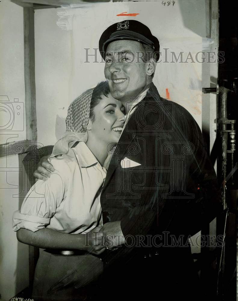 1954 Press Photo Elizabeth Taylor and Michael Wilding of &quot;Elephant Walk&quot; Movie- Historic Images