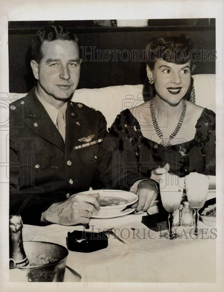 1943 Press Photo Colonel Cornelius Vanderbilt Whitney and Wife at Monte Carlo- Historic Images