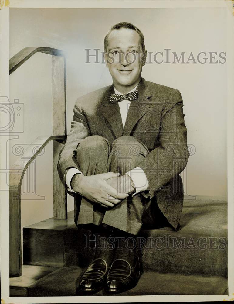 1960 Press Photo Host Garry Moore of &quot;The Garry Moore Show&quot; on CBS - kfx32447- Historic Images