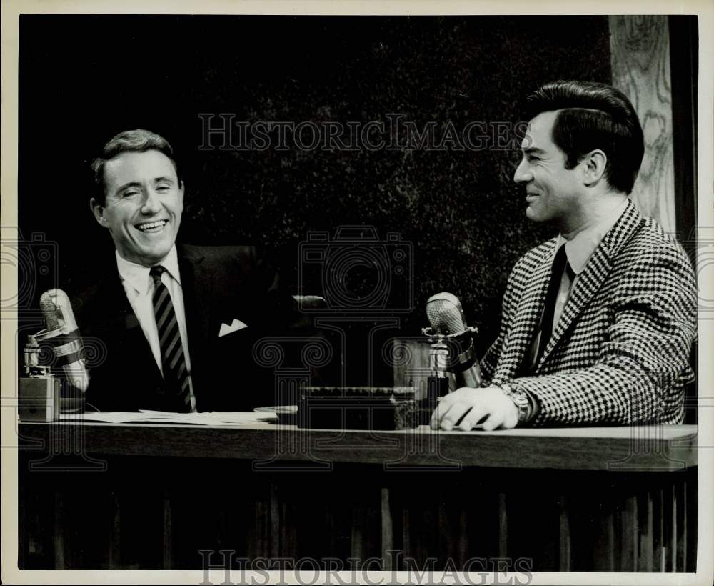 Press Photo Host Merv Griffin interviews television show guest. - kfx34788- Historic Images