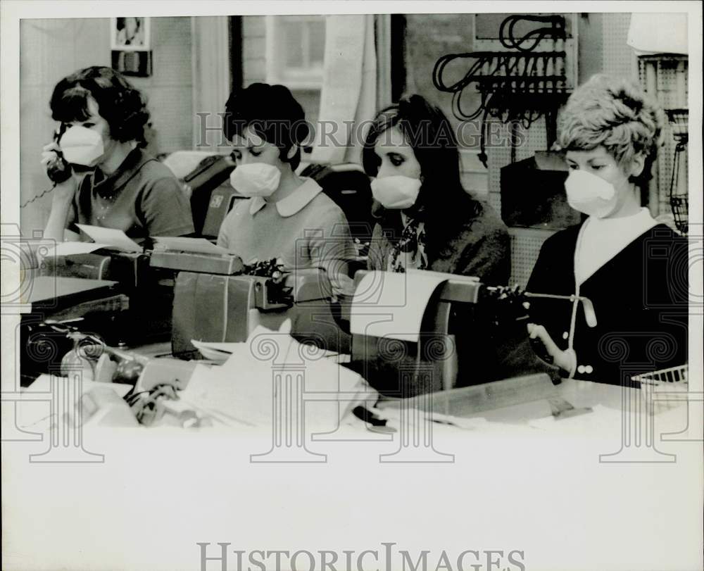 1969 Press Photo London, England, Office Workers Wear Masks in Flu Epidemic- Historic Images