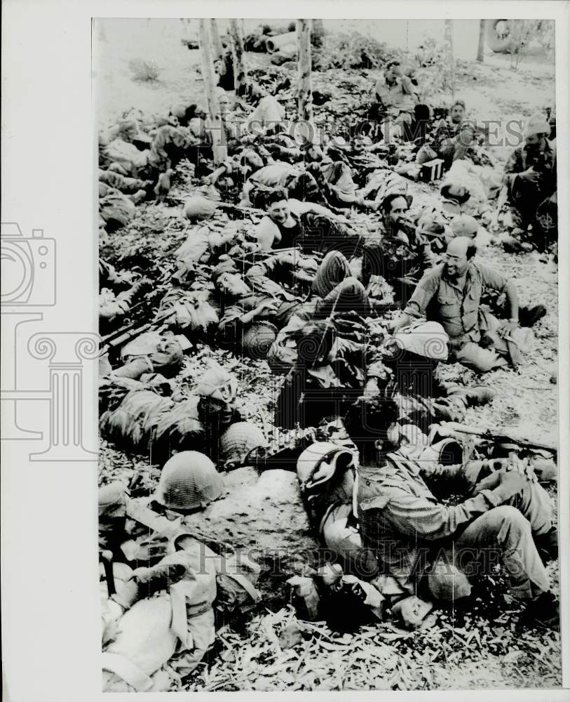 1967 Press Photo Israeli Troops Rest after Combat at Israel-Syria Border- Historic Images