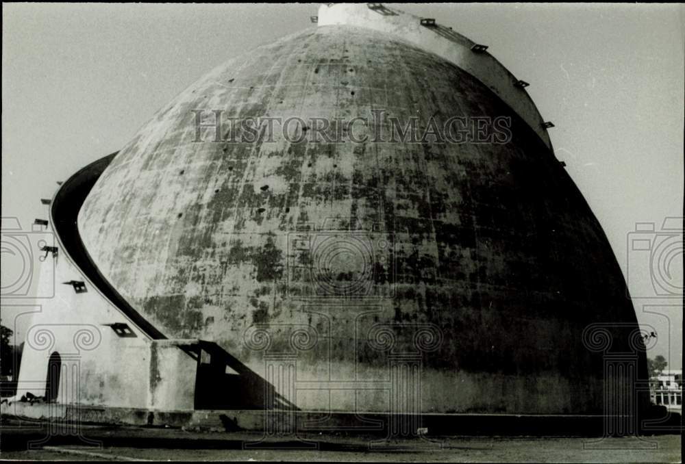 1967 Press Photo Gole Ghur Globe-Domed Granary Built by British in India- Historic Images