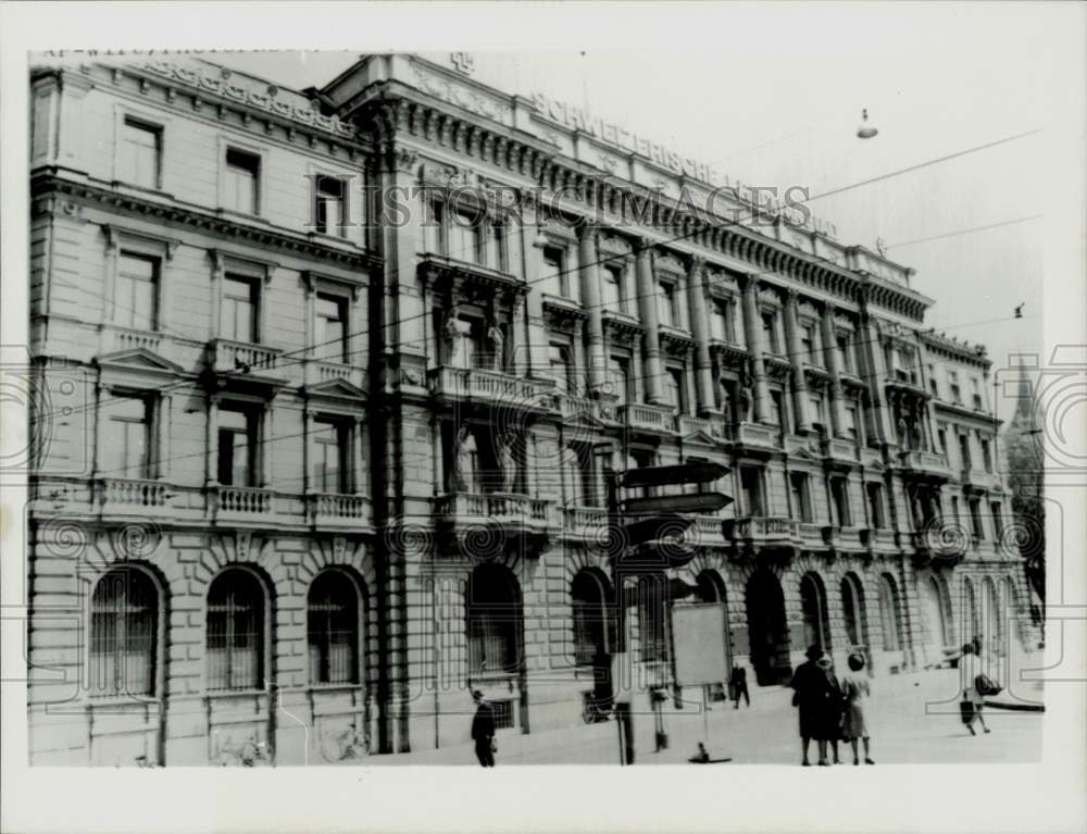 1972 Press Photo Swiss Credit Bank in Zurich, Switzerland - kfx40922- Historic Images