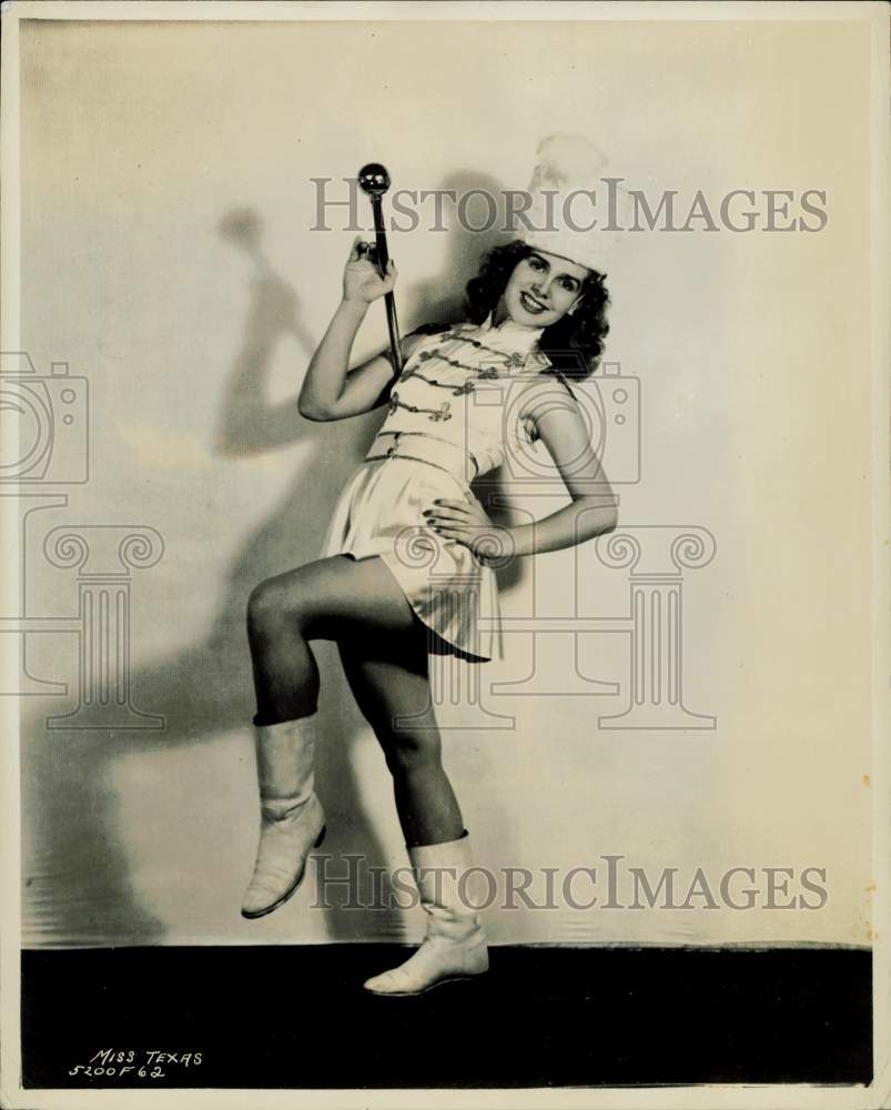 1940 Press Photo "Miss Texas" Gloria Byrns of the Red Hussers Drum Corp- Historic Images