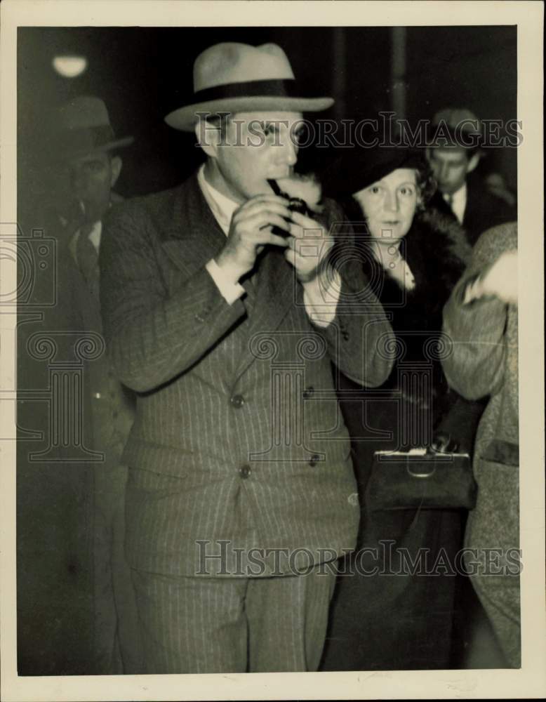 1934 Press Photo Dr. &amp; Mrs. Cyrus Dimitri Comninos make court appearance, Boston- Historic Images