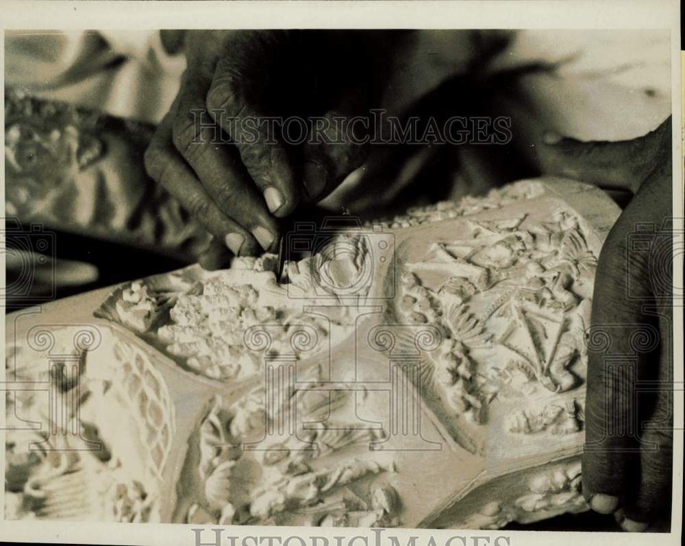 1969 Press Photo Artist Bhim Sen Carves Elephant Tusk, New Delhi, India- Historic Images