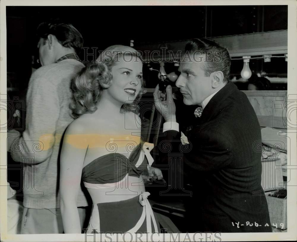 1948 Press Photo Actor Fritz Feld helps model Sandra Jane Spence with makeup- Historic Images