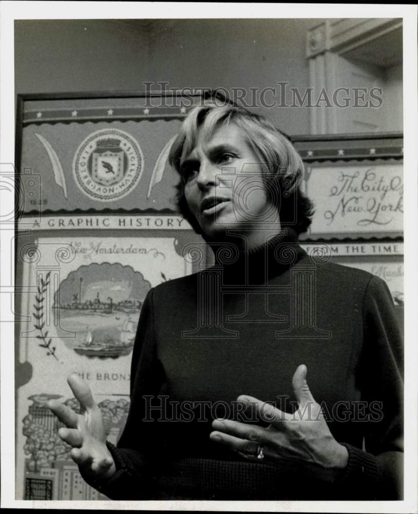 1972 Press Photo Mary Lindsay interviewed at New York;s Gracie Mansion- Historic Images