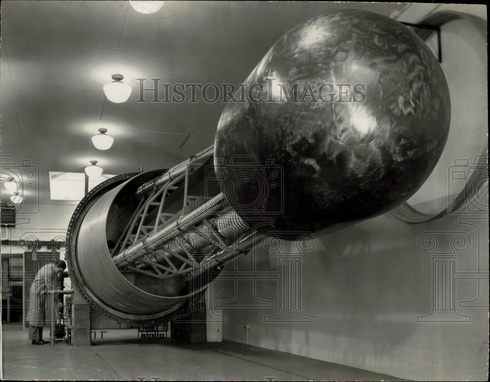 1944 Press Photo Atom Smasher Generator being Assembled at Notre Dame- Historic Images