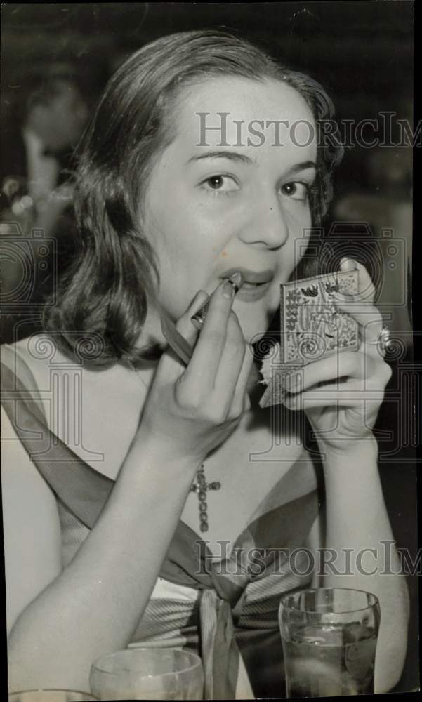 1941 Press Photo Society Debutante Josette Daly - kfx43103- Historic Images