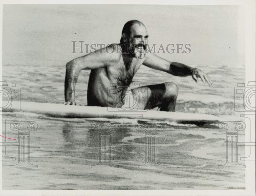 1974 Press Photo Actor Sean Connery surfs at Matalascanas Beach in Spain- Historic Images