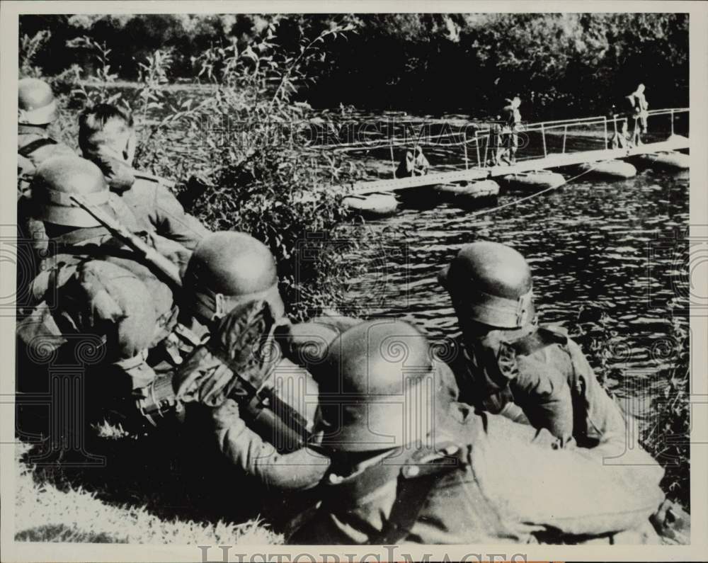 1937 Press Photo Troops Cross River on Bridge Built by Engineers - kfx46067- Historic Images