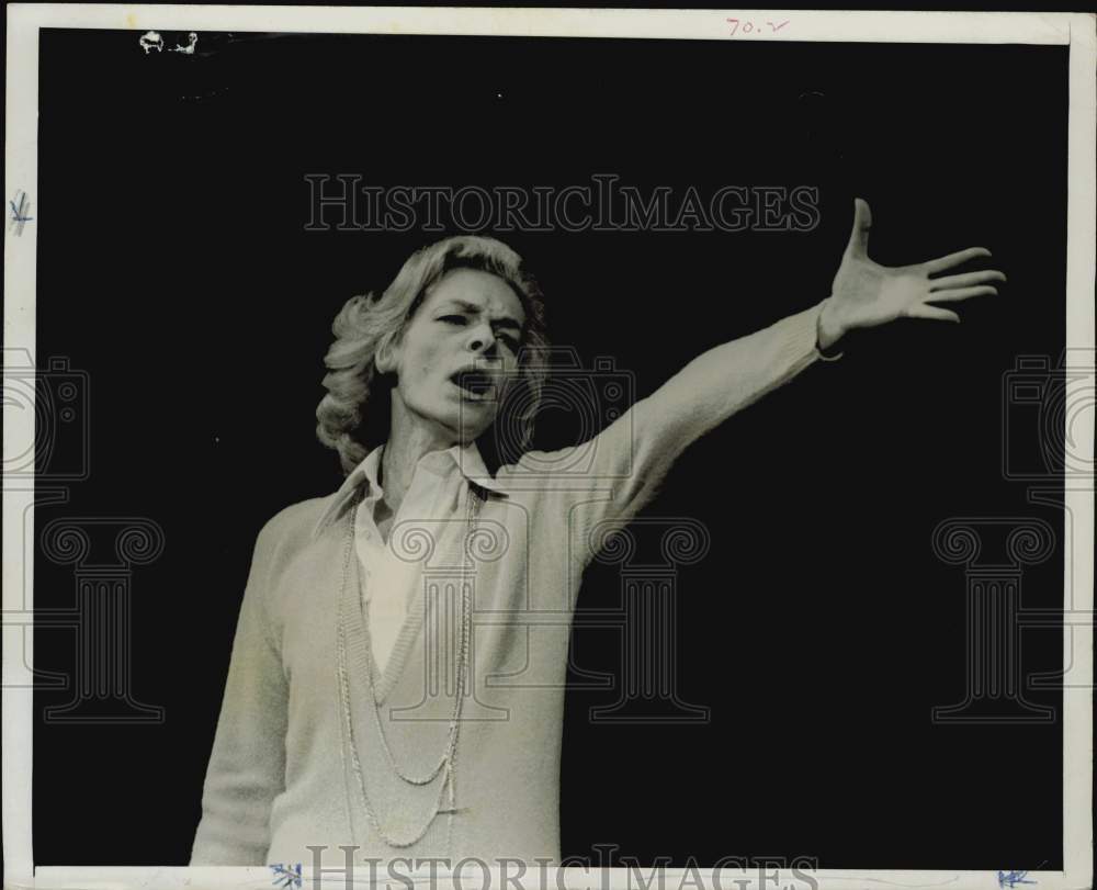 Press Photo Actress Lauren Bacall in performance - kfx46378- Historic Images