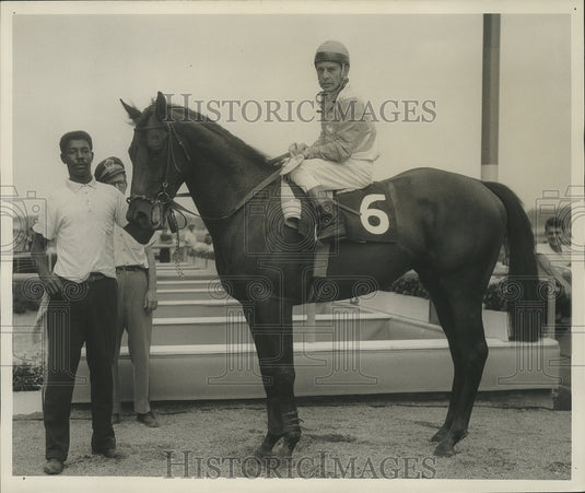 Press Photo William MacDonald Racehorse Covered Bridge, Jockey Hedley Woodhouse- Historic Images