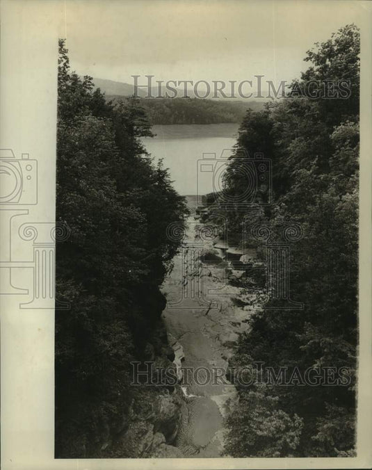 1965 Press Photo Streams running to Gilboa reservoir at Schoharie, Schoharie, NY- Historic Images